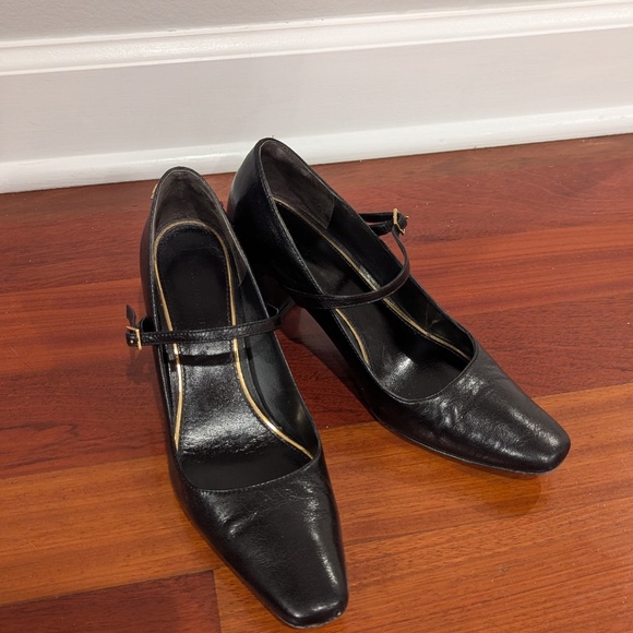 Heels - Picture 2 of 5